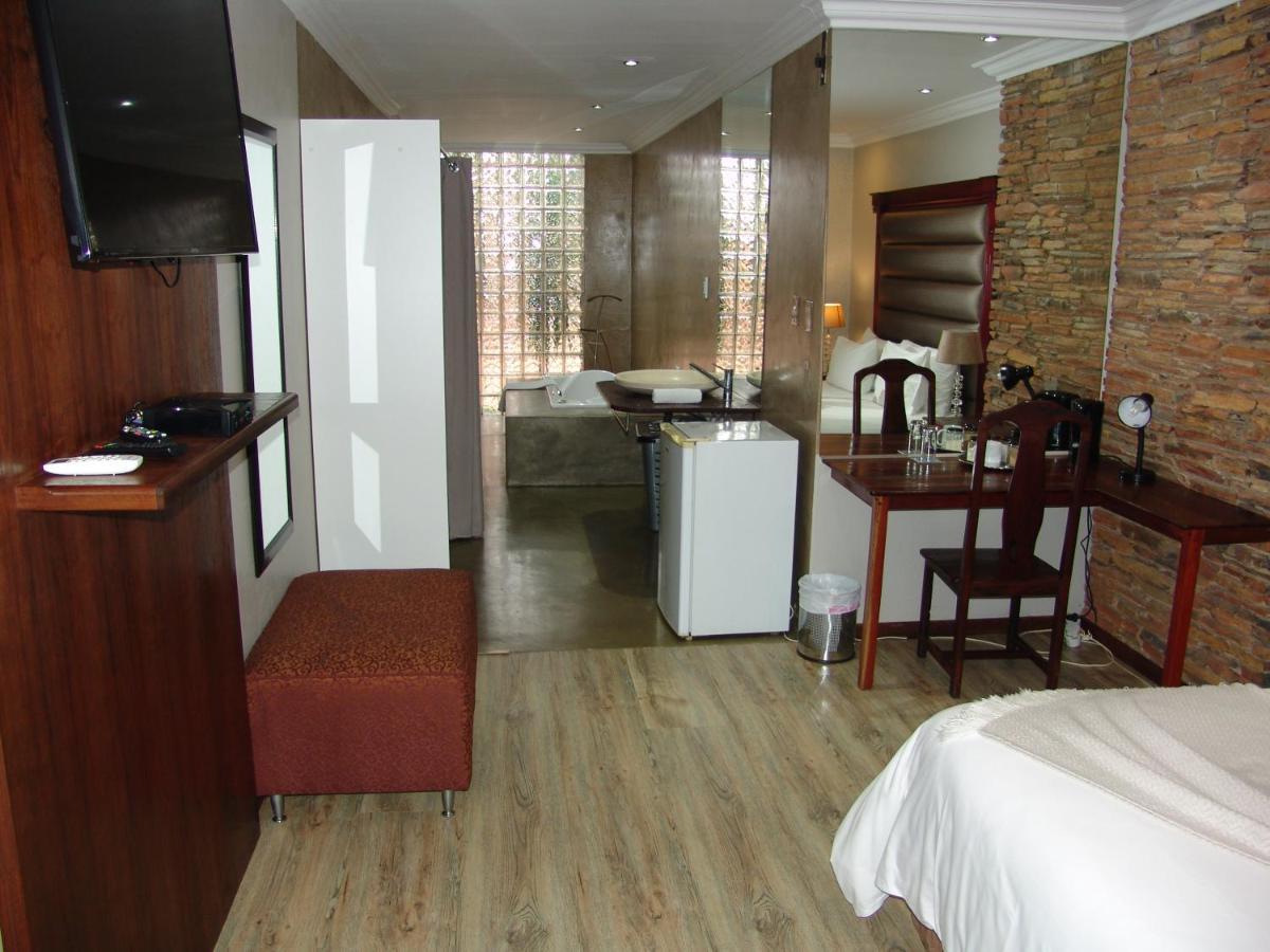 African Moon Corporate House Kempton Park Ngoại thất bức ảnh